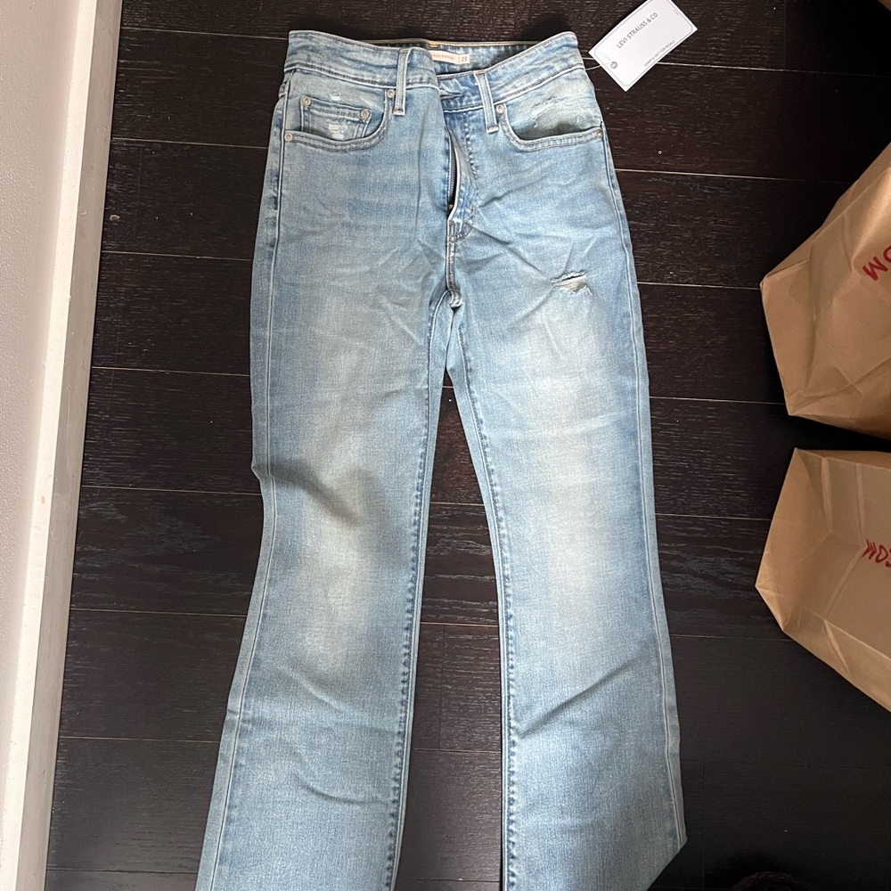 725 High Rise Bootcut Levis Jeans